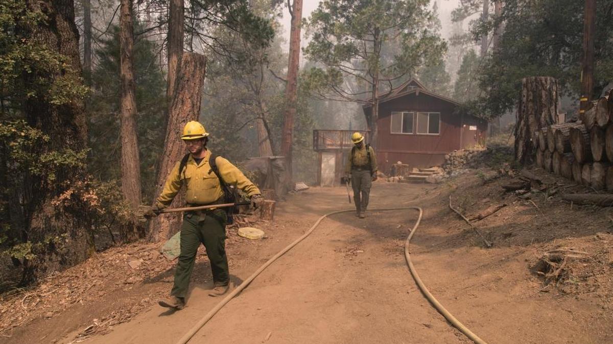 Efforts to protect buildings in the community of Wawona in Yosemite National Park against the South Fork fire have been successful, authorities said. August 22, 2017