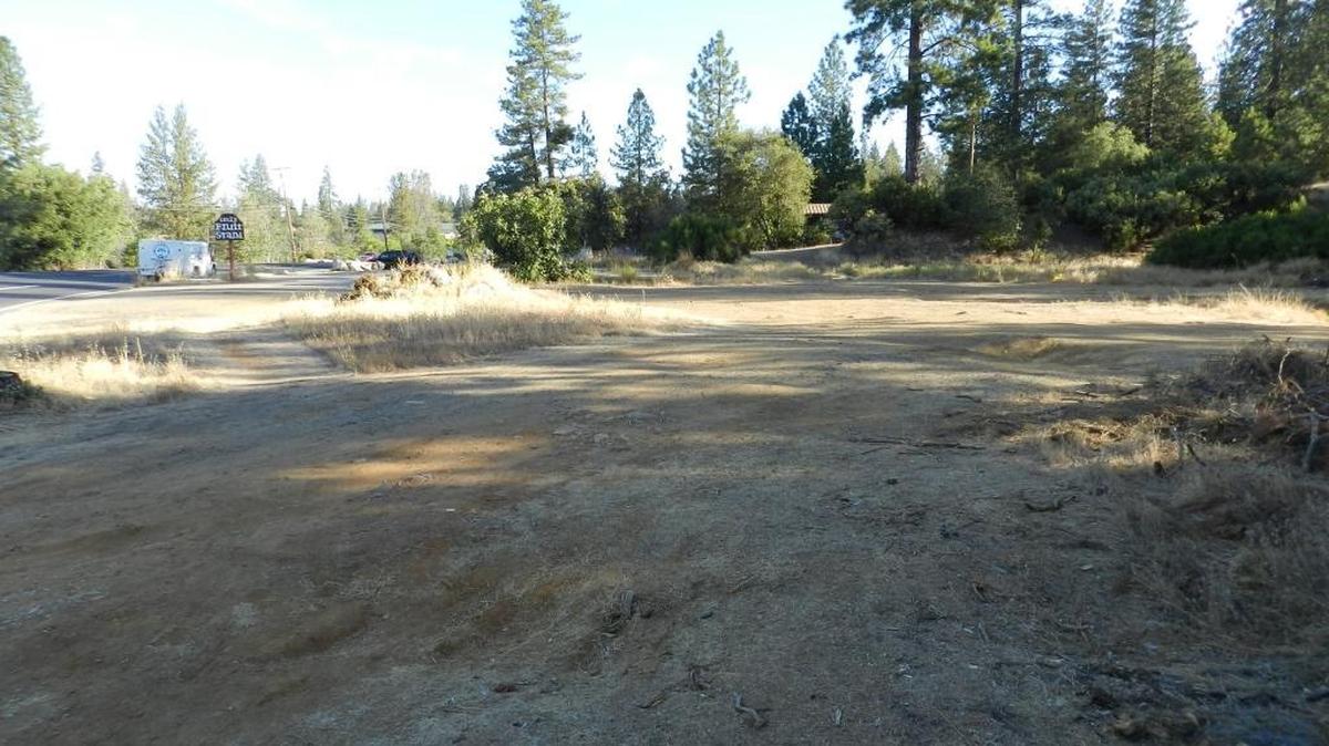 The southeast corner of Parrotts Ferry Road and Howser Lane in Columbia was the proposed site for a Dollar General Store.