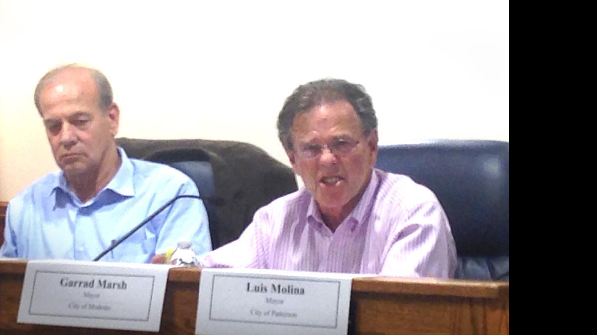 
Riverbank Mayor Richard O’Brien, left, and Modesto Mayor Garrad Marsh at the Stanislaus County Mayors’ City Selection Committee for Local Agency Formation Commission representation meeting in Turlock on Wednesday.
