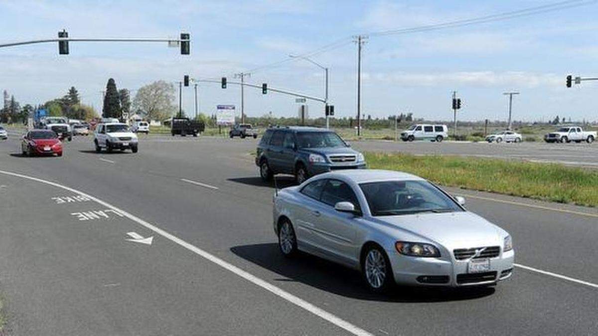 There’s support for the western part of the North County Corridor to follow Kiernan Avenue, also known as state Highway 219, which is being widened east of Highway 99 in Salida. Here, in March 2013, is the finished intersection on Kiernan at Dale Road.