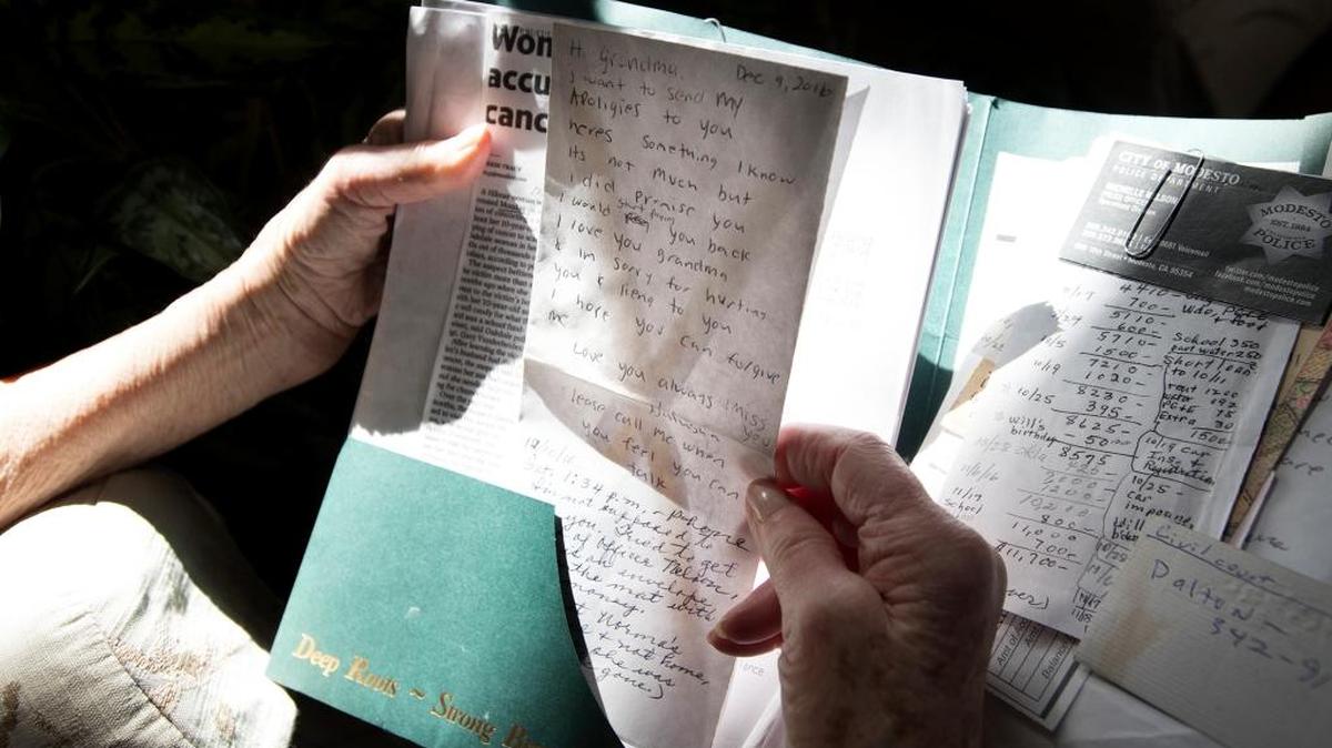 A 90-year-old woman who was scammed out of $14,000 by a woman who first came to her door in August selling candy bars to raise money for her purportedly dead son’s funeral shows a letter from the woman asking for forgiveness. Photographed at her home in Modesto, Calif., on Wednesday, March, 15, 2017.