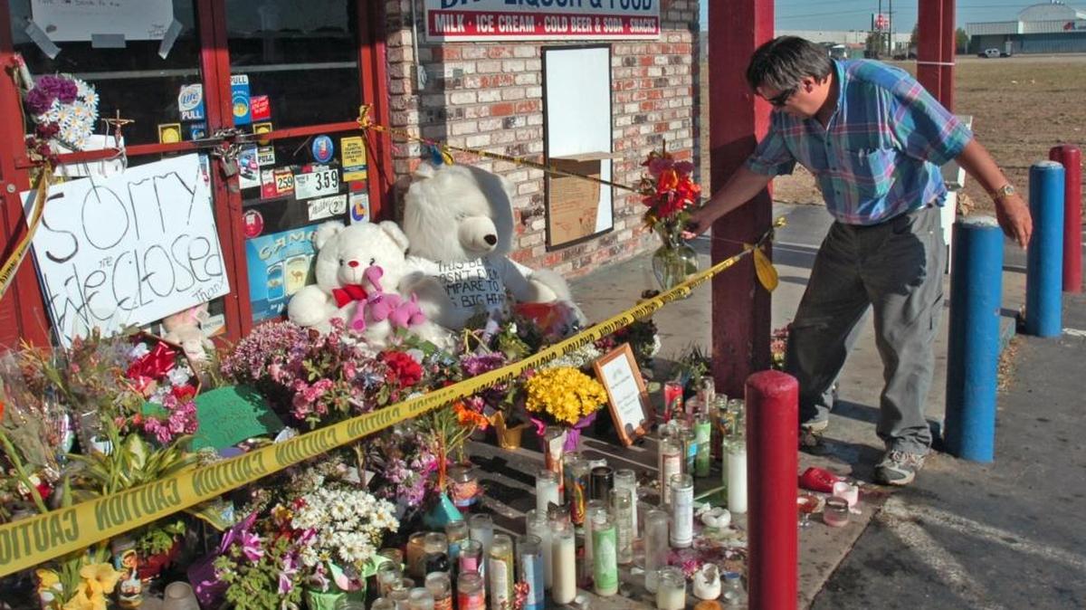 Modesto resident Ernie Garcia on June 15, 2006, leaves a vase of flowers in memory of his slain friend, Balbir Boyal, in front of the BK’s Liquor store he owned on Riverside Drive in Modesto.