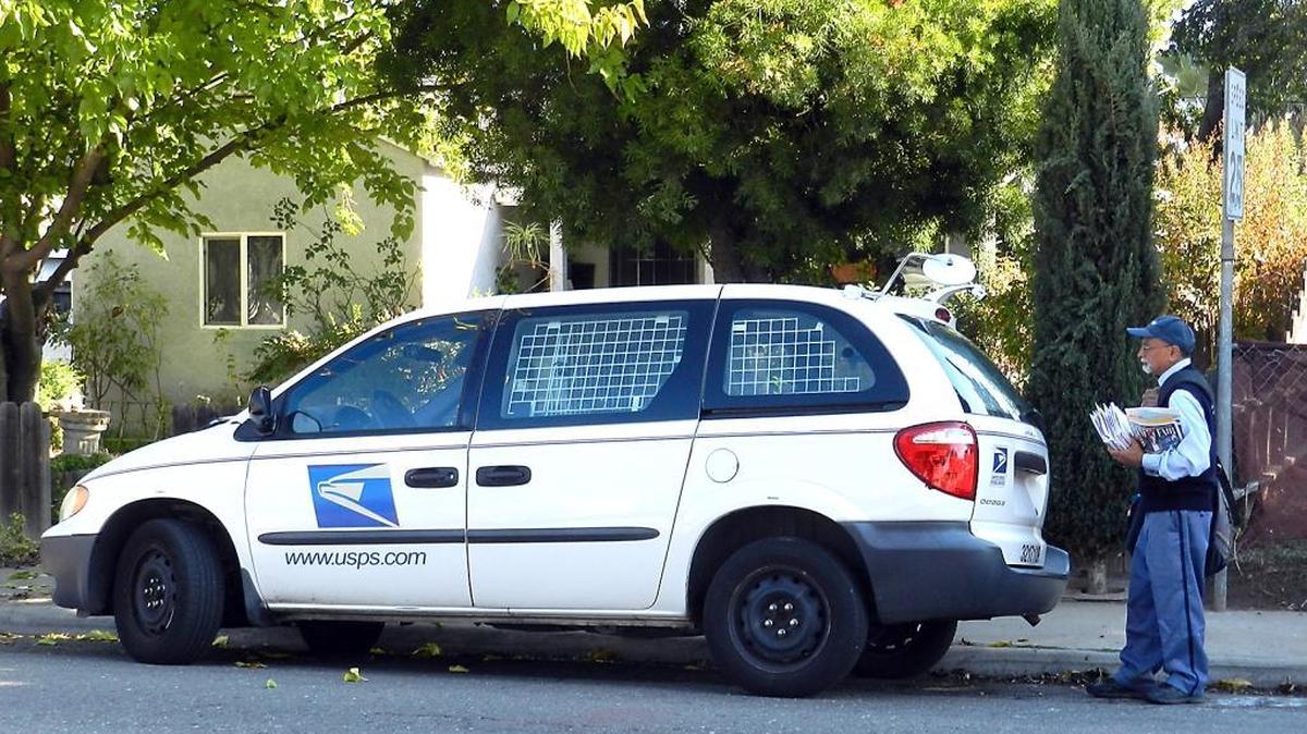Postal carrier Mandit Singh loads up on mail to deliver on Kearney Avenue in Modesto on Thursday, Nov. 12, 2015. Mail thieves sometimes will follow carriers on their routes and steal mail that’s just been put in boxes, a postal inspector says.