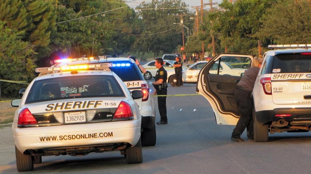 
Stanislaus County Sheriff’s Department personnel work the scene on Modesto’s Olivero Road, where a man was found shot to death on the road on Aug. 19.
