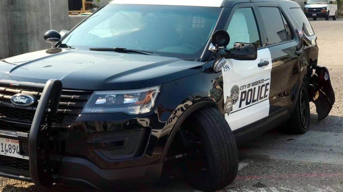 A hit and run crash on Carver road near Standiford avenue early this morning in Modesto Calif. caused an officer minor injuries.