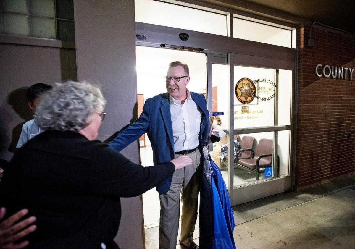 Frank Carson motions towards his wife, Georgia DeFilippo, as he walks out of the Stanislaus County jail in Modesto on Thursday.