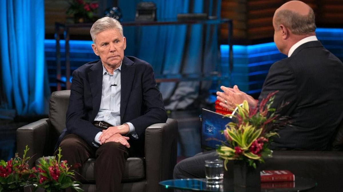 Former U.S. Rep. Gary Condit, left, is interviewed by Dr.Phil McGraw on the “Dr. Phil” television show that aired Thursday.