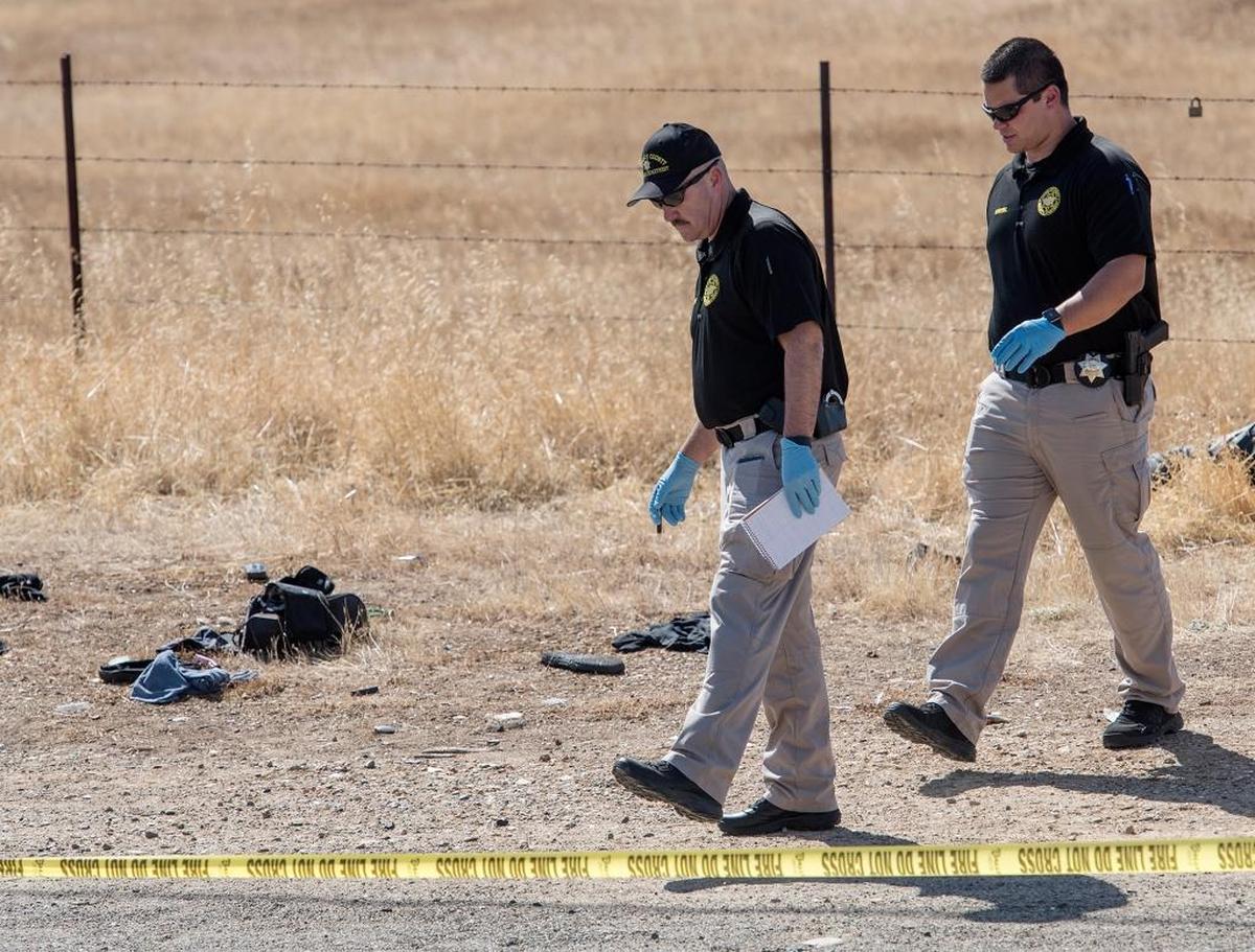 Stanislaus County Sheriff’s detectives David Hickman, left, and Joshua Sandoval, right, investigate a homicide on La Grange Road near Cooperstown Road in La Grange, Calif., on Wednesday, October, 7, 2015.
