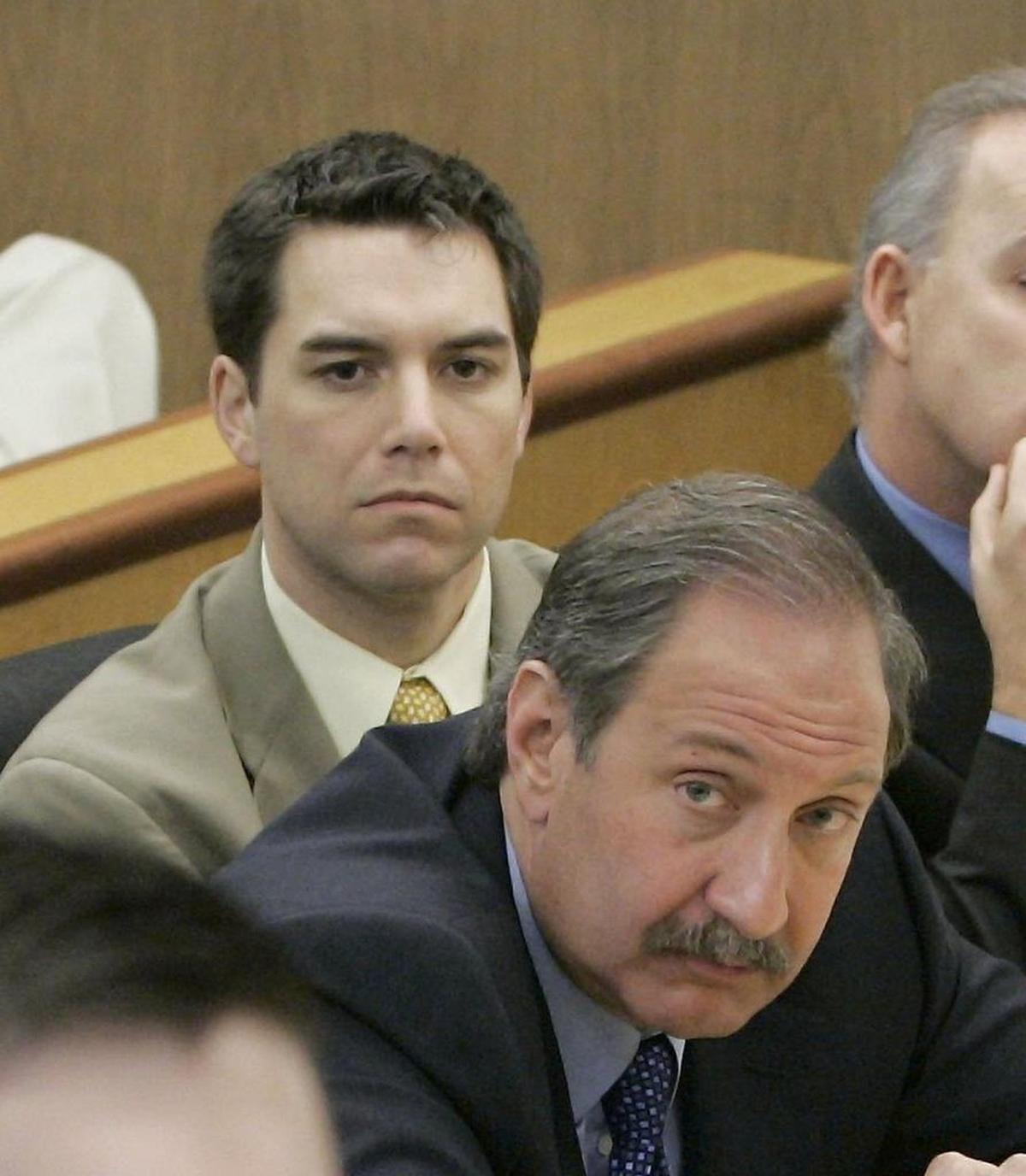 Scott Peterson and his defense attorney at trial, Mark Geragos