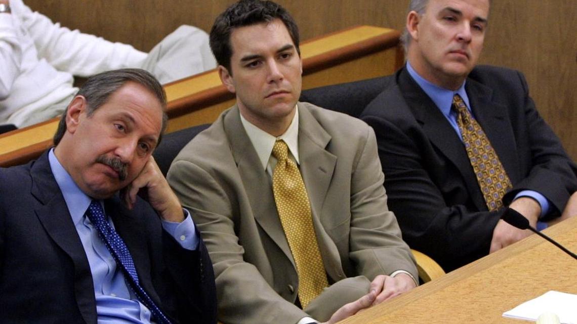 Scott Peterson, center, and defense attorneys Mark Geragos, left, and Pat Harris listen during prosecution rebuttal to the defense closing arguments in Redwood City in 2004.