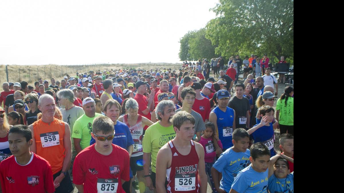 
Runners line up before starting the 5K run during the Modesto Shadow Chase Running Club’s Memorial Classic at Tuolumne River Regional Park in Modesto on Saturday.
