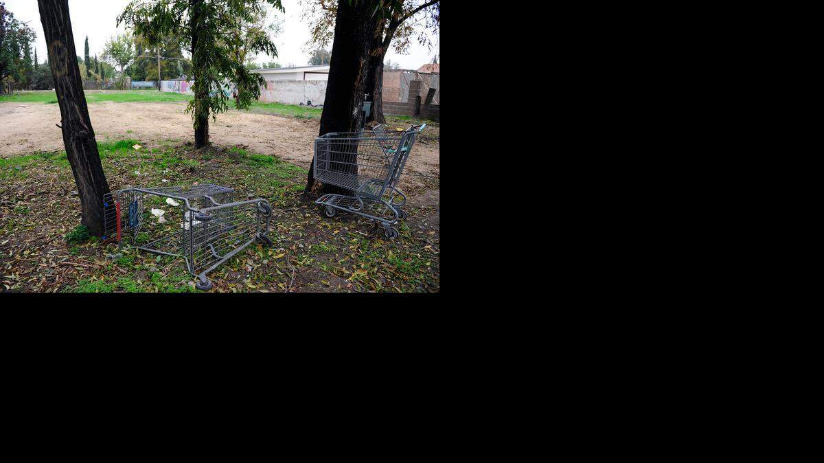 
A lot at 419 S. Conejo Ave. was one of the 67 parcels in Stanislaus County’s delinquent tax auction last week. The county spent $20,000 in August removing a dangerous dwelling and weeds from the airport neighborhood parcel but did not record an abatement lien before it was put up for auction.
