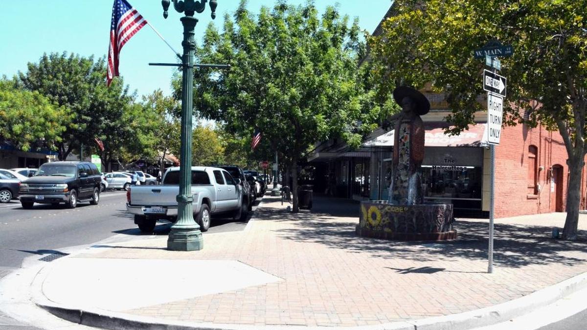 Drivers need to avoid lanes turning left onto Olive Avenue or right onto Lander Avenue and navigate to the left of this point to stay on West Main Street as they enter Turlock’s historic downtown. Better signage was one of the suggestions taken by city planners as they envision a new West Main corridor into town from Highway 99.