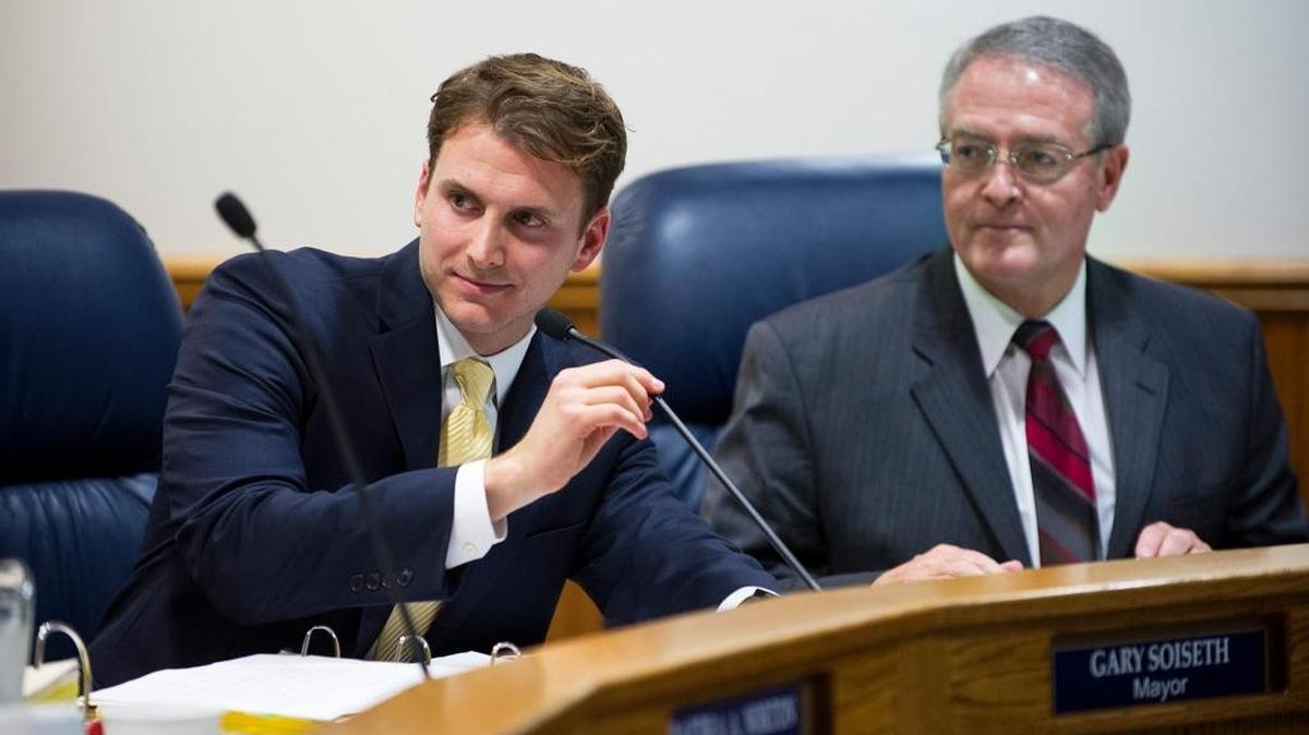 
City Manager Roy Wasden, right, and Turlock Mayor Gary Soiseth at a City Council meeting at Turlock City Hall in December 2014. Wasden will retire in December.
