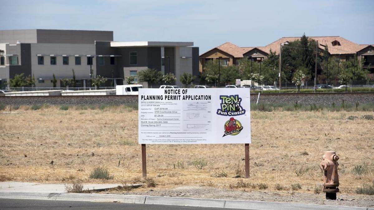 The site of the proposed Ten Pin Fun Center on Countryside Drive in Turlock, Calif., is seen Friday, July 15, 2016.