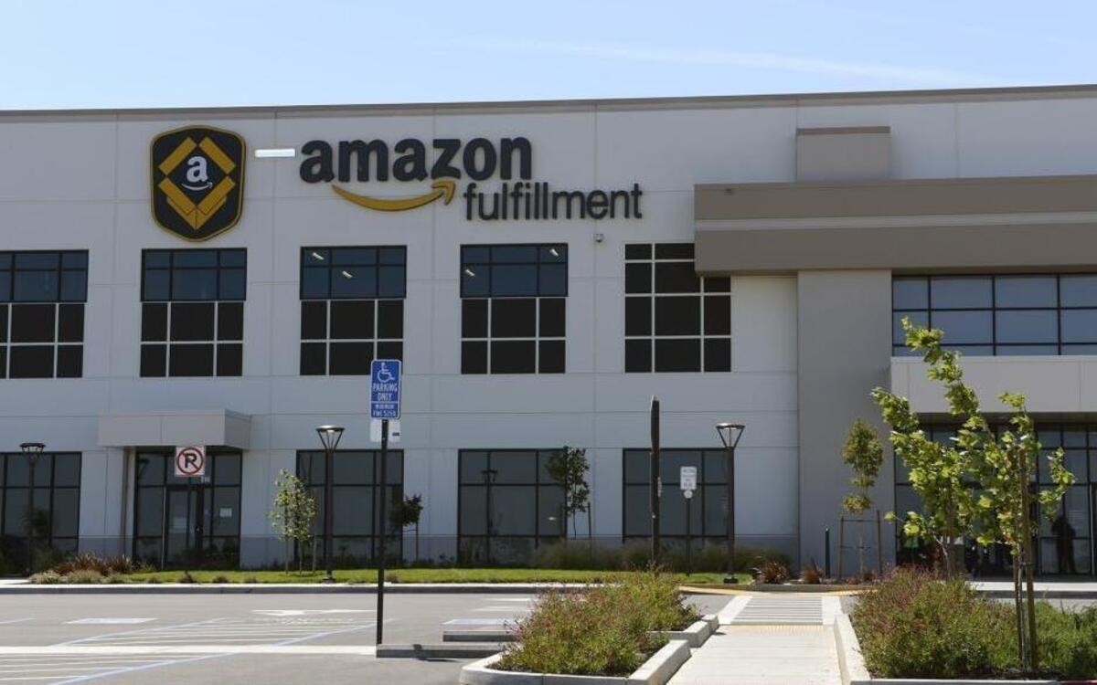 Exterior del centro de cumplimiento de Amazon en Park Center Drive, en Patterson. La compañía anunció un segundo centro en Stockton el lunes 17 de septiembre de 2018.
