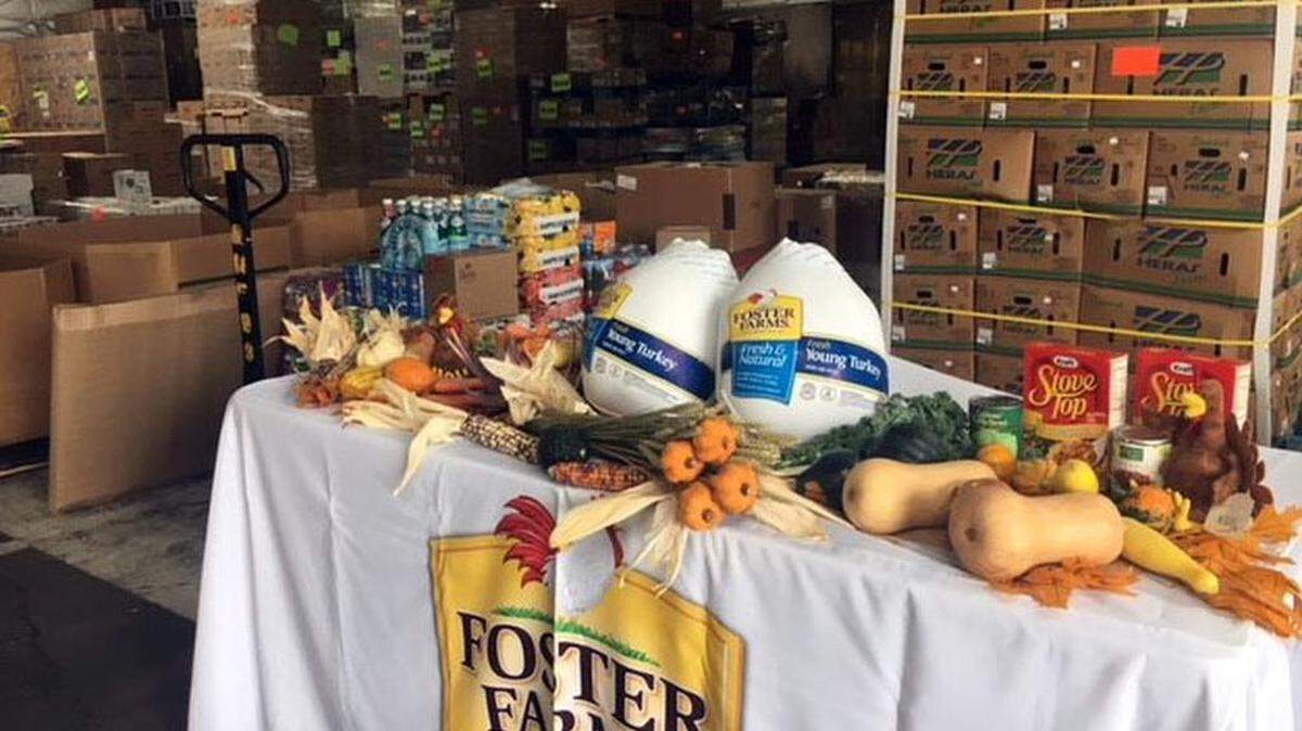 On Friday (11-03-17) Second Harvest Food Bank in Manteca, Calif. received a delivery of 14,400 pounds of Foster Farms turkey. The 800 turkeys will provide 16,000 holiday meals and will be distributed in the coming weeks as part of Foster Farms’ hunger relief program.