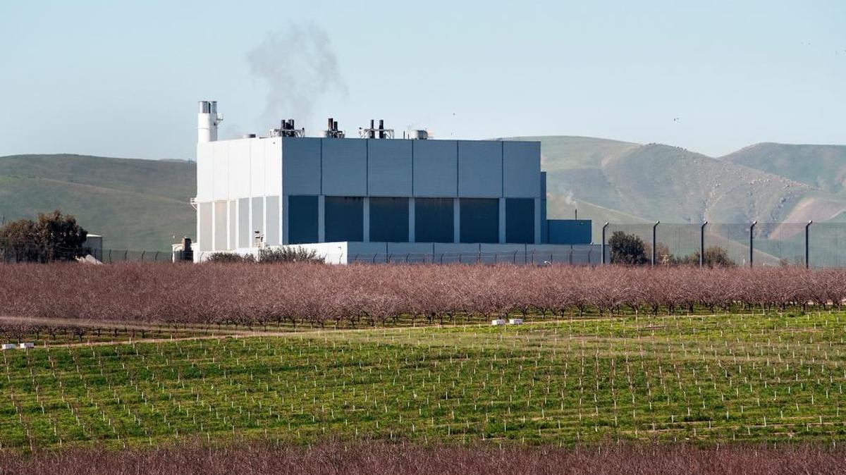 Covanta’s waste-to-energy plant on Fink Road near Crows Landing is seen on Sunday, Feb. 7, 2016.