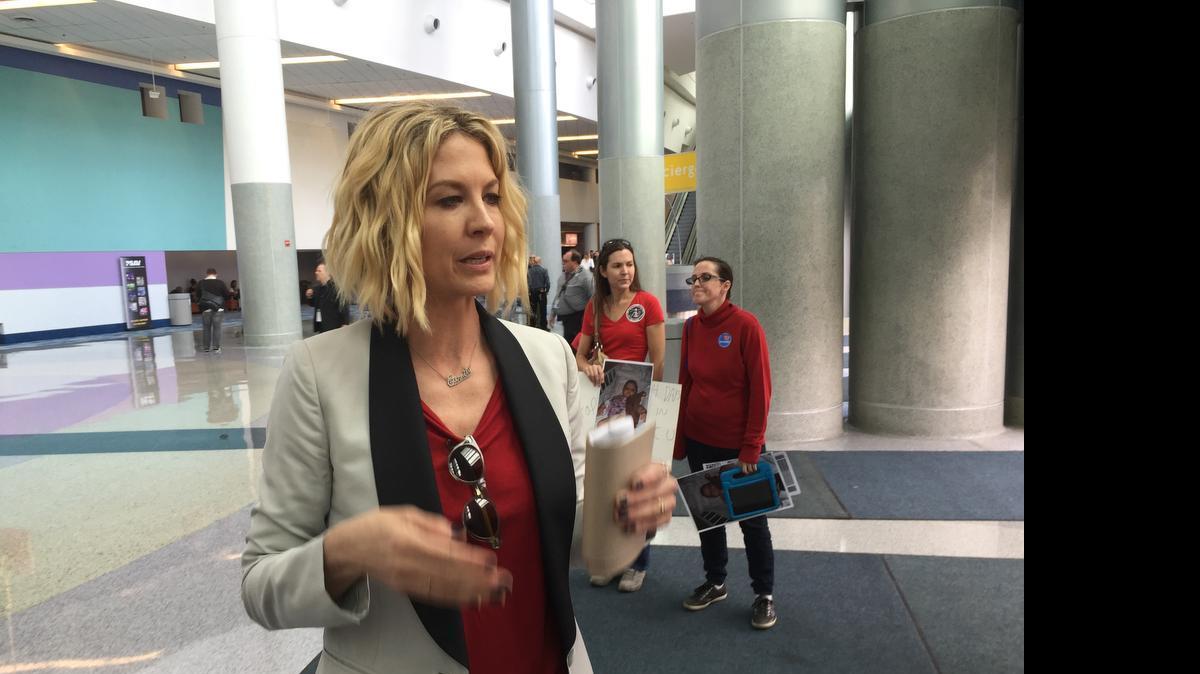 
Actress Jenna Elfman discusses her opposition to Senate Bill 277, the state bill to require vaccinations.
