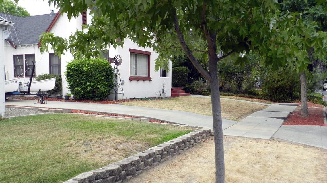 
Homes in the areas of Morris and Myrtle avenues are letting lawns go dry as watering restrictions have tightened in Modesto.

