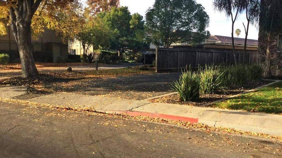 The red no-parking strip at this apartment complex driveway was the subject of a claim against the city of Modesto, CA, alleging that it contributed to a traffic accident in 2015.