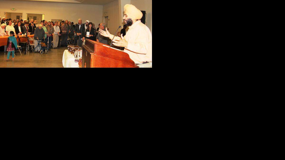 
Manny Grewal, SCIC board member and a leader at the Sikh Temple in Hughson, thanks participants at the 2013 Interfaith Thanksgiving Celebration.

