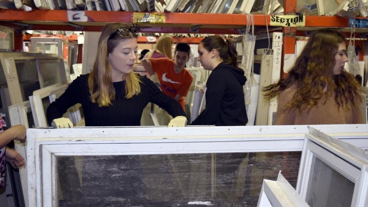 French high school students visiting Modesto through Horizons Du Monde volunteer at Habitat for Humanity’s ReStore on Kearney Avenue on Feb. 16, 2016.