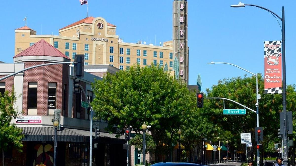 
A view down 10th street in downtown Modesto on Sunday. A proposed Downtown Modesto Community Benefit District would pay for improvements to make downtown cleaner, safer and more attractive, and bring in more visitors and investment, advocates say.
