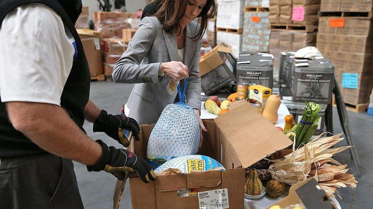 In addition to Foster Farms’ $100,000 donation to Redwood Empire Food Bank for families displaced by wildfires in Santa Rosa, the company will be delivering 20,000 servings of holiday turkeys and 10,000 pounds of poultry products to several food banks to help families in need.
