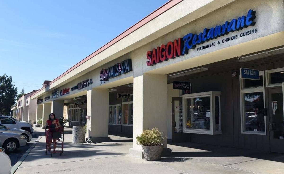 Tenants said The Lakes shopping center, seen Friday, Sept. 23, 2016, in Modesto, Calif., has a good mix of businesses. The center’s Save Mart anchor store will close when a new one opens at The Marketplace.