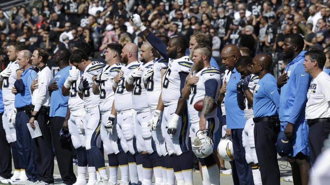 How an ‘Idol’ runner-up put a spin on the NFL kneeling protest