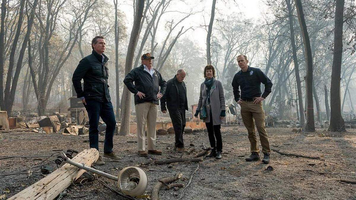 Gov.-elect Gavin Newson, FEMA Director Brock Long, President Donald Trump, Paradise mayor Jody Jones and Gov. Jerry Brown tour the Skyway Villa Mobile Home and RV Park during Trump’s visit of the Camp Fire in Paradise on Nov. 17, 2019. 