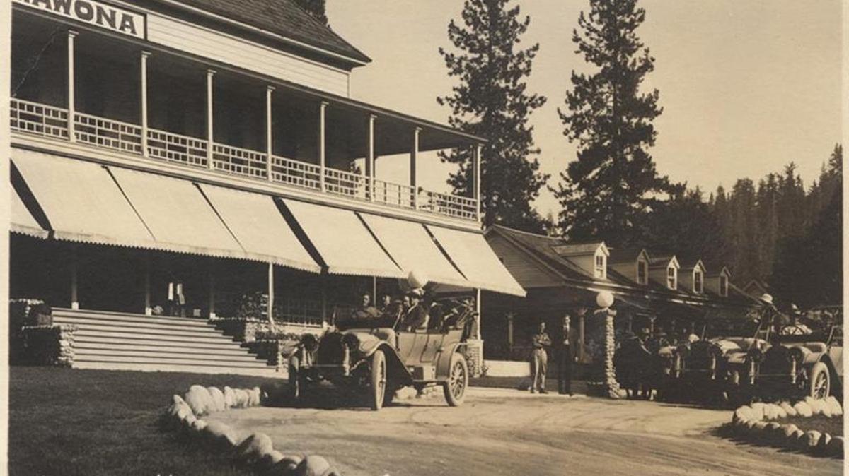 Yosemite’s Wawona Hotel, shown here in the 1920s, will be renamed Big Trees Lodge on March 1 unless the park can reach a settlement with its outgoing concessionaire.