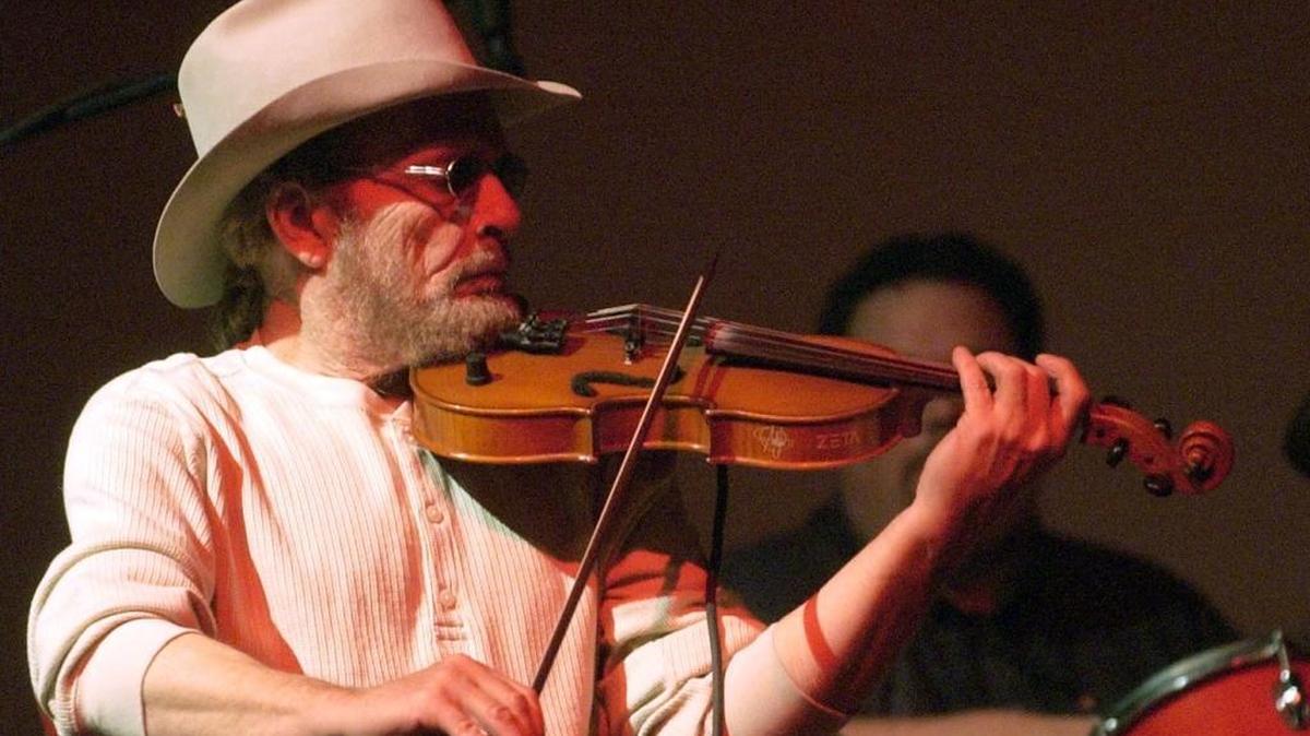 Country music legend Merle Haggard performs to a sold-out house in Modesto’s State Theater in 2003.