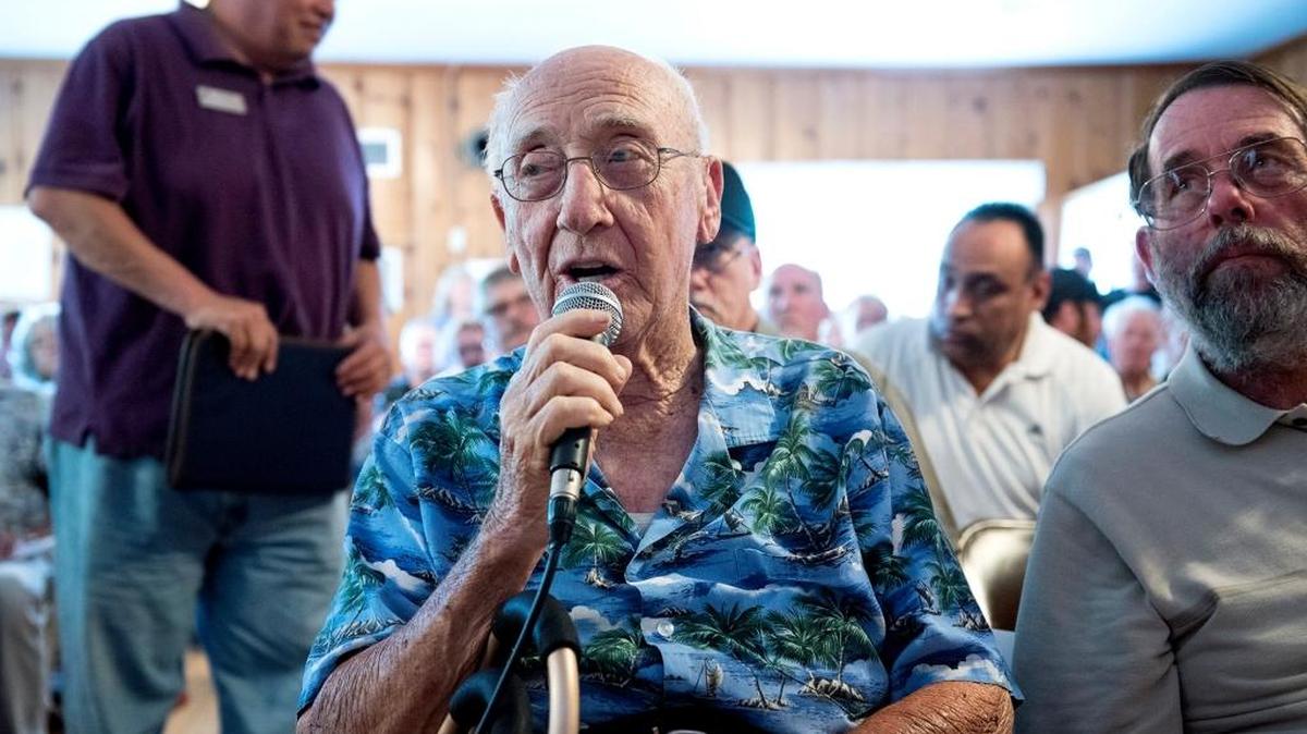 
Hydrologist Vance Kennedy makes comments about groundwater pumping during a community meeting in Knights Ferry, Calif., on Thursday, June, 25, 2015.
