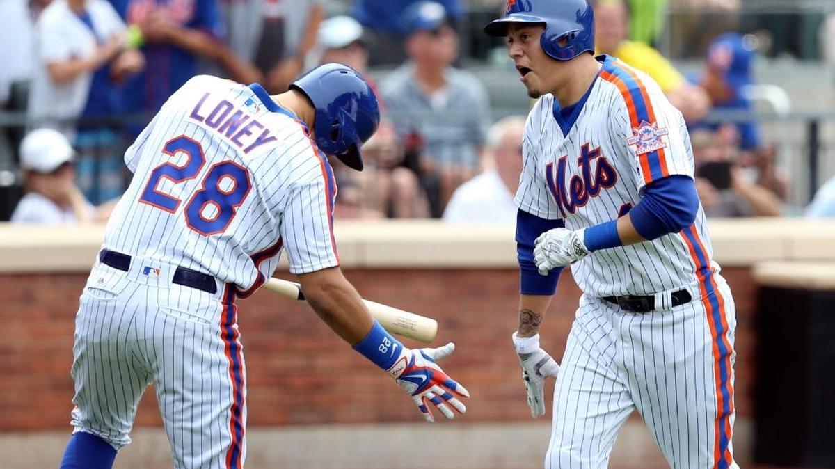 Wilmer Flores slaps hands with teammate James Loney after his fifth-inning homer on Sunday, July 3, 2016, in New York.