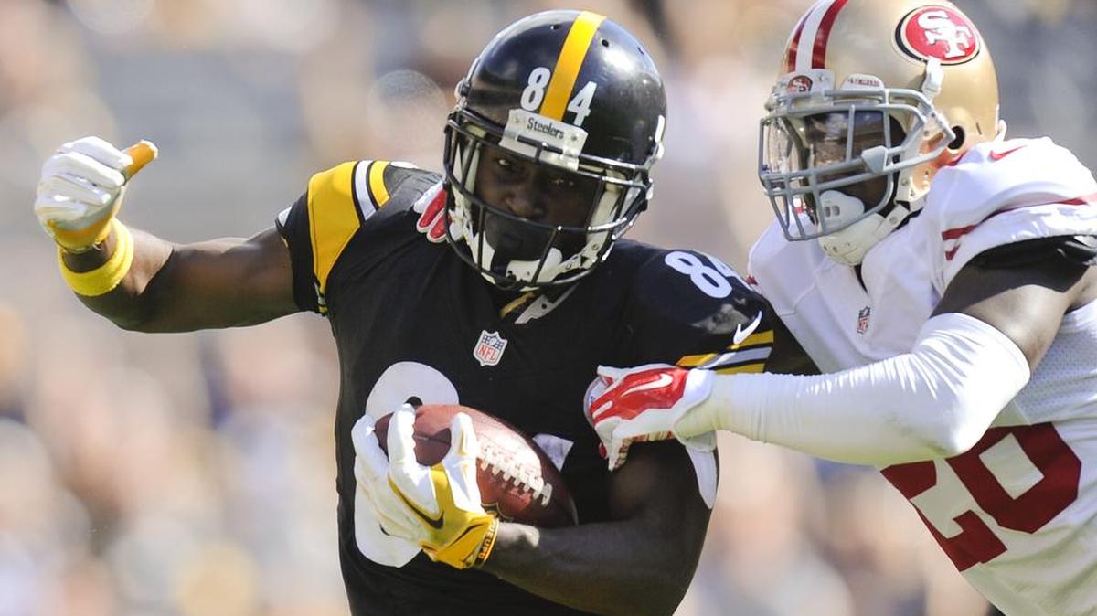 
Pittsburgh wide receiver Antonio Brown (84) twists away from 49ers strong safety Jimmie Ward (25) to go for a big gain after making a catch in the second quarter on Sunday, Sept. 20, 2015, in Pittsburgh.
