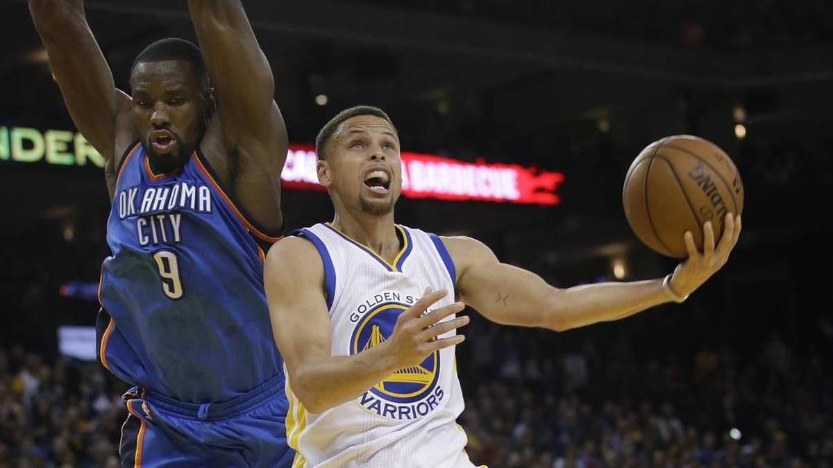 The Warriors’ Stephen Curry (30) scores past Oklahoma City Thunder’s Serge Ibaka (9) on Thursday, March 3, 2016, in Oakland, Calif. Golden State won 121-106.
