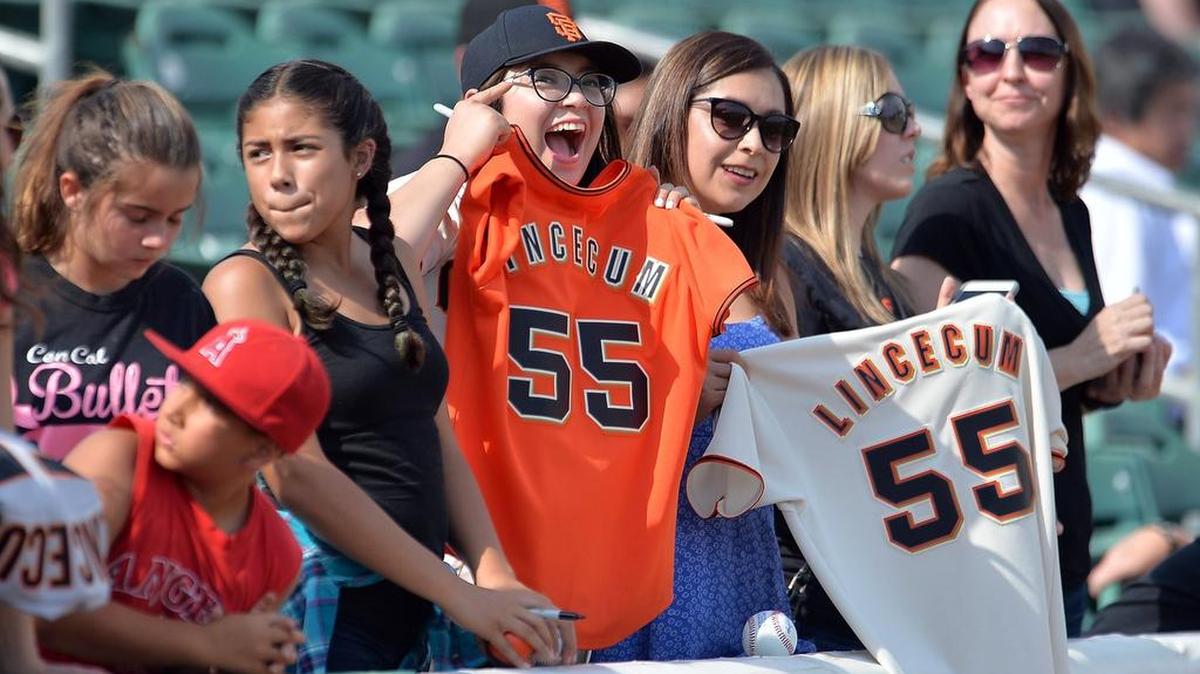 Fans at Chukchansi Park seek an autograph from Tim Lincecum before Sunday’s game. The Grizzlies, whose attendance averaged 5,968 entering Sunday, drew 10,192.