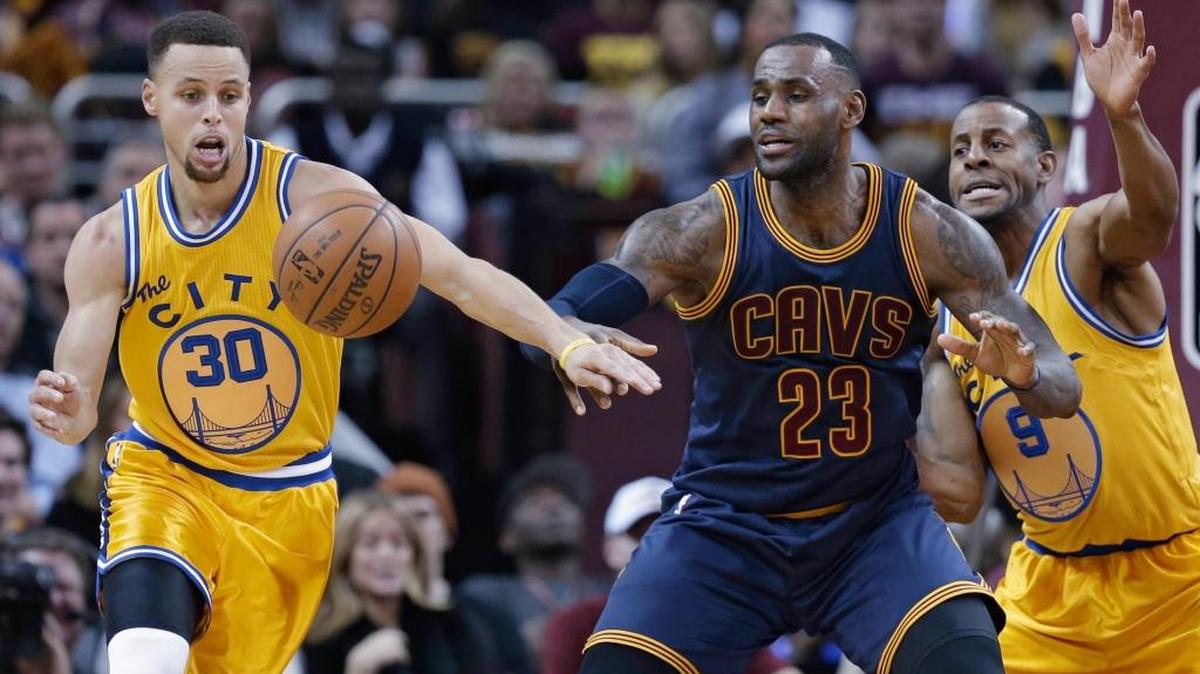 The Golden State Warriors’ Stephen Curry (30) knocks the ball loose from Cleveland Cavaliers’ LeBron James (23) during an NBA basketball game, Jan. 18, 2016 in Cleveland. The Warriors won both of their regular-season games against the Cavaliers this season. The NBA Finals begin Thursday in Oakland.