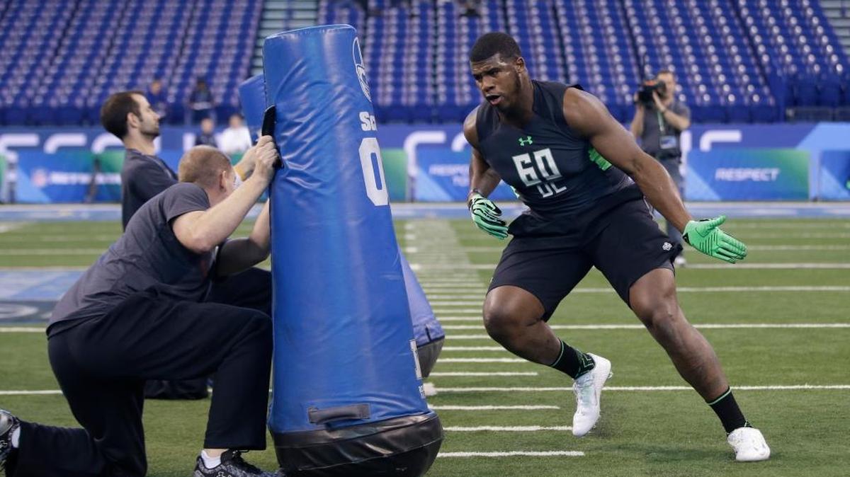 Illinois defensive lineman Jihad Ward runs a drill at the NFL football scouting combine on Tuesday, March 1, 2016, in Indianapolis.
