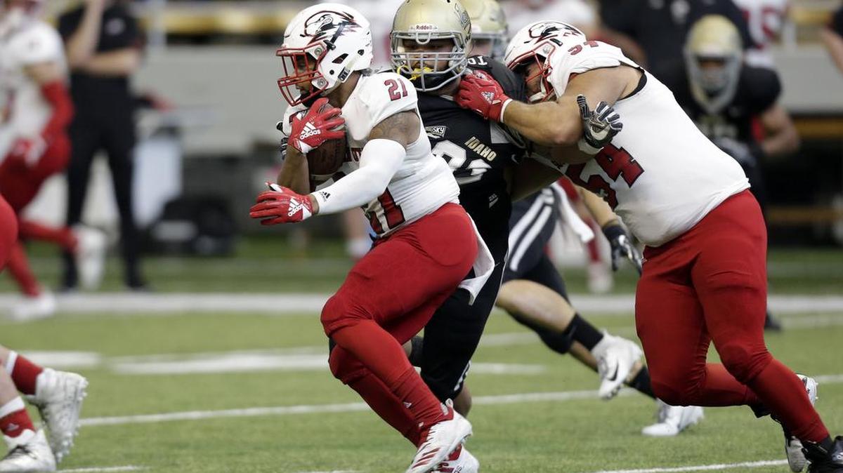 Southern Utah University running back Jay Green Jr. (21) runs for a gain against the University of Idaho during an NCAA college football game, Saturday, Oct. 20, 2018, in Moscow, Idaho. (Kai Eiselein /The Moscow-Pullman Daily News via AP)
