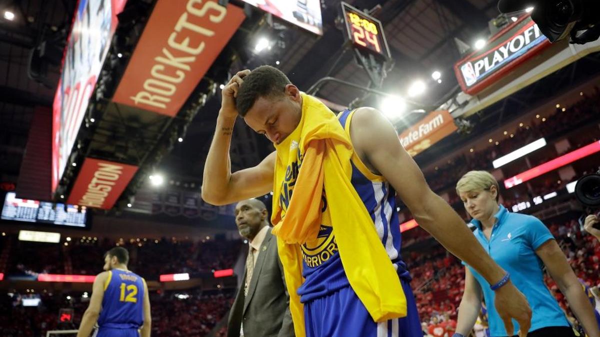 Warriors star Stephen Curry heads for the locker room at the start of the second half. Curry sprained his right knee in the first half of Golden State’s win over the Houston Rockets on Sunday, April 24, 2016, in Houston.