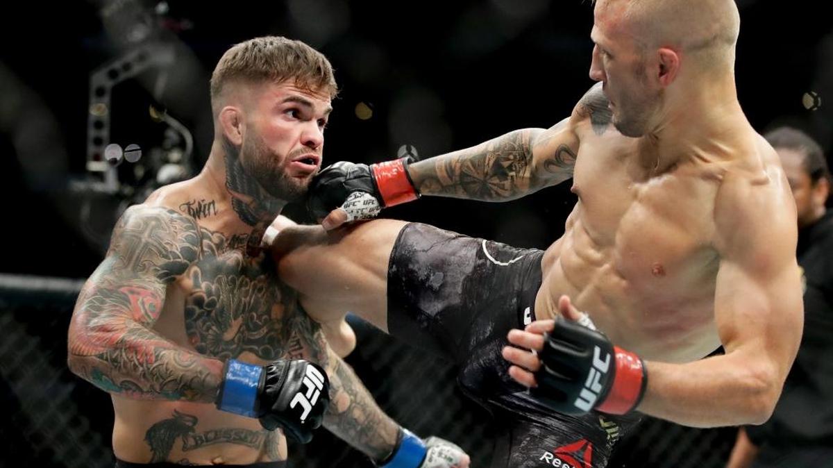 T.J. Dillashaw, right, kicks Cody Garbrandt during their UFC title bantamweight mixed martial arts bout at UFC 227 in Los Angeles, Saturday, Aug. 4, 2018. (AP Photo/Chris Carlson)