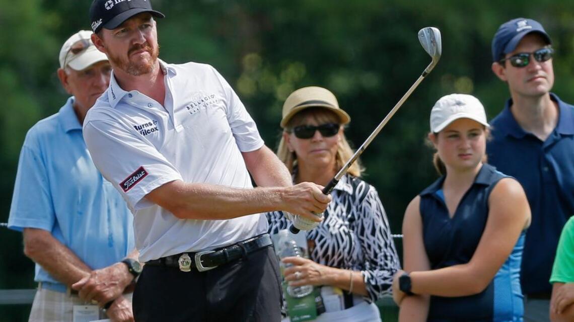 Walker leads PGA Championship after 65