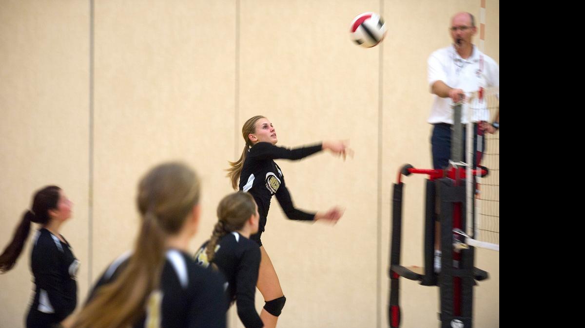 
Enochs High’s Reagan Seifert keeps the ball in play during the Modesto Metro Conference match with Downey in Modesto last September. Enoch won in straight sets.
