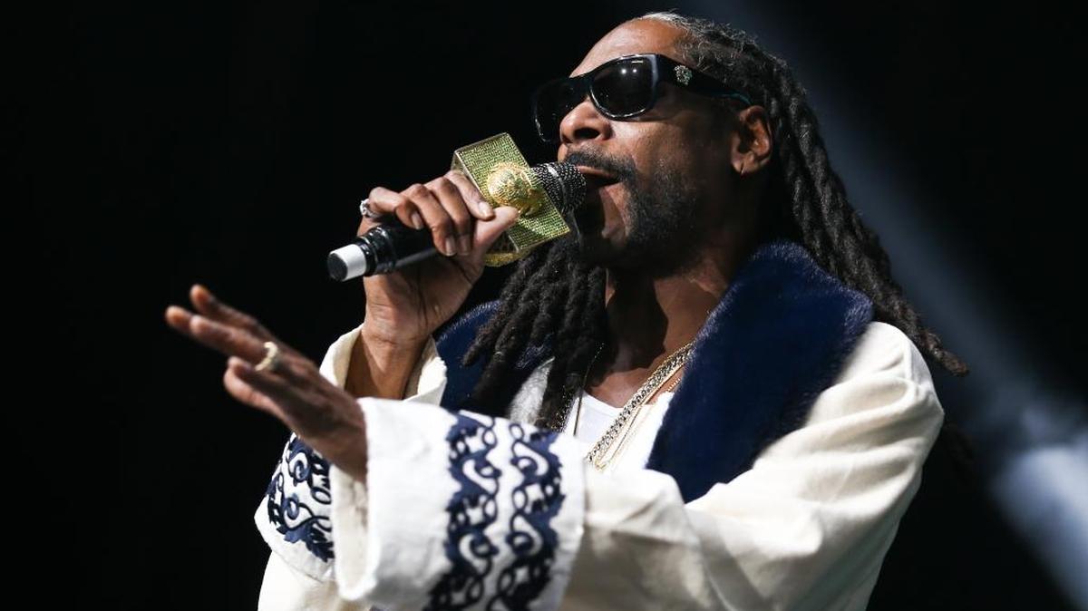Snoop Dogg is at home behind a microphone, but a little lost on the mound.