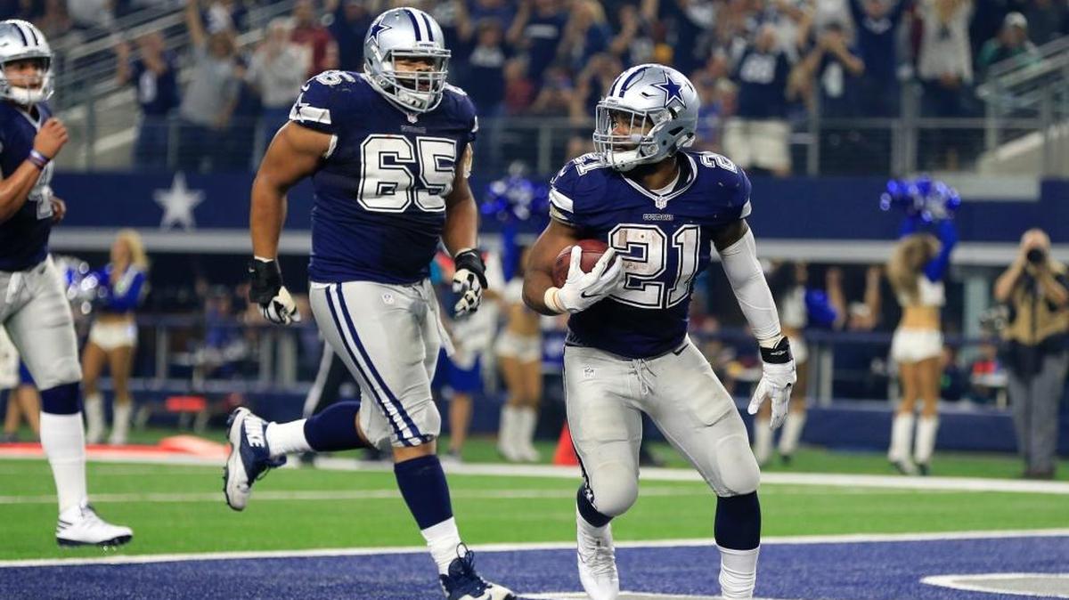 Ronald Leary (65) of the Cowboys rushes to celebrate a 1-yard touchdown run by Ezekiel Elliott (21) in the fourth quarter of Dallas’ 31-26 win over the Washington Redskins on Thursday, Nov. 24, 2016, in Arlington, Texas.